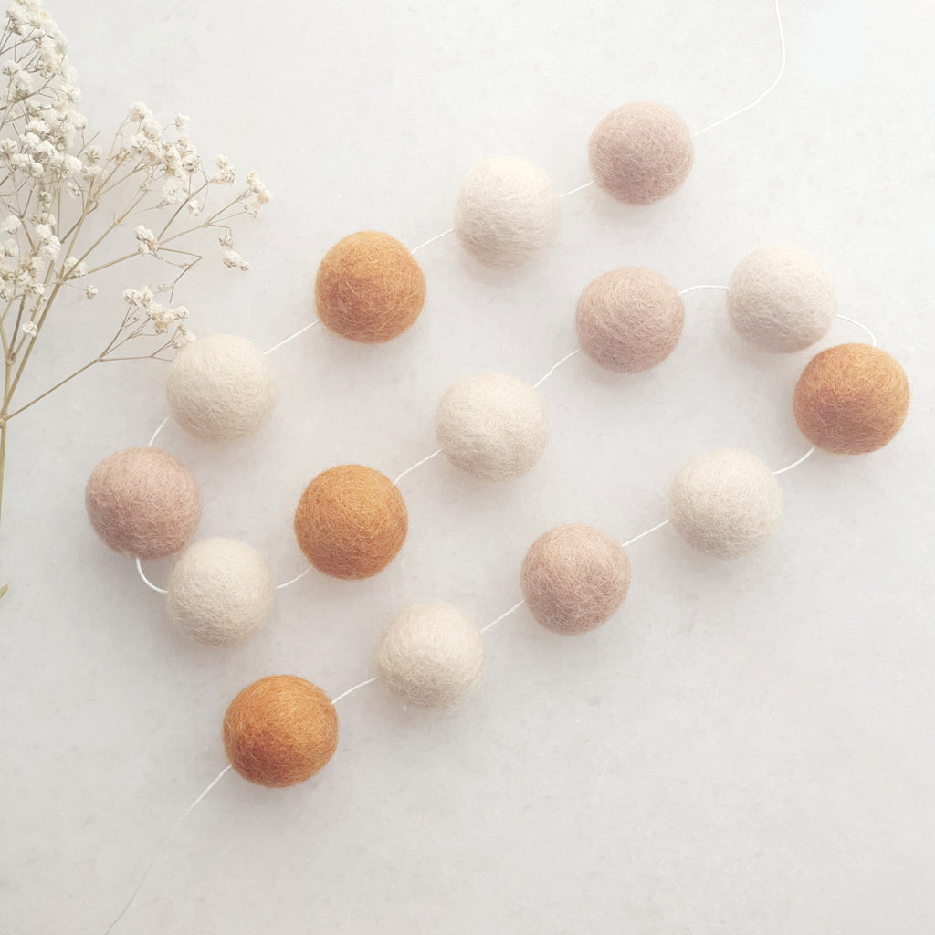 Camel Brown - Pom Pom Garland